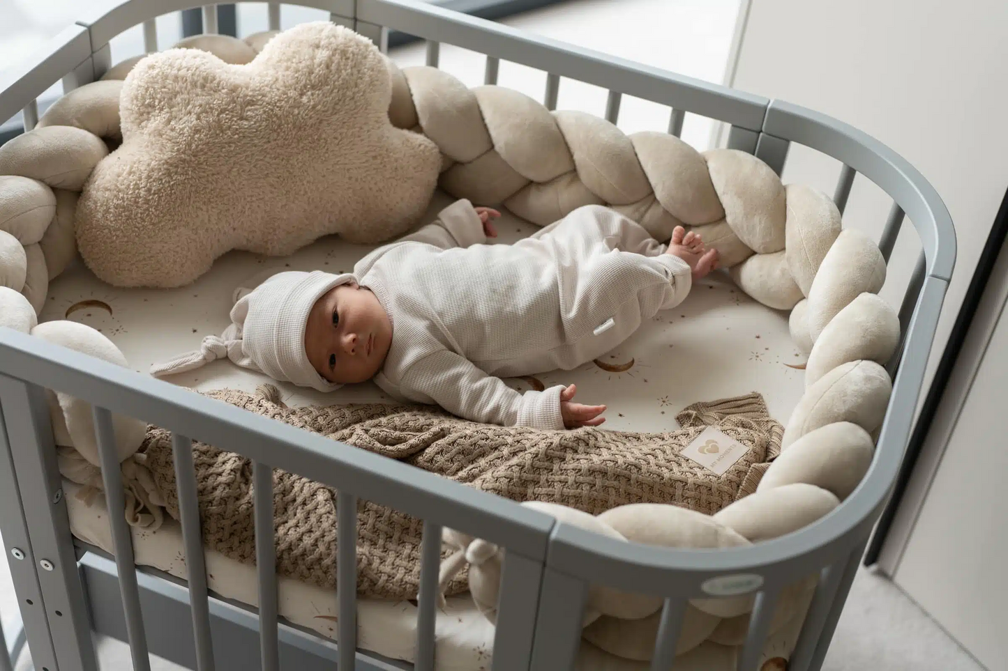 QUADRATISCHES BABYBETT - WALDIN GRAU