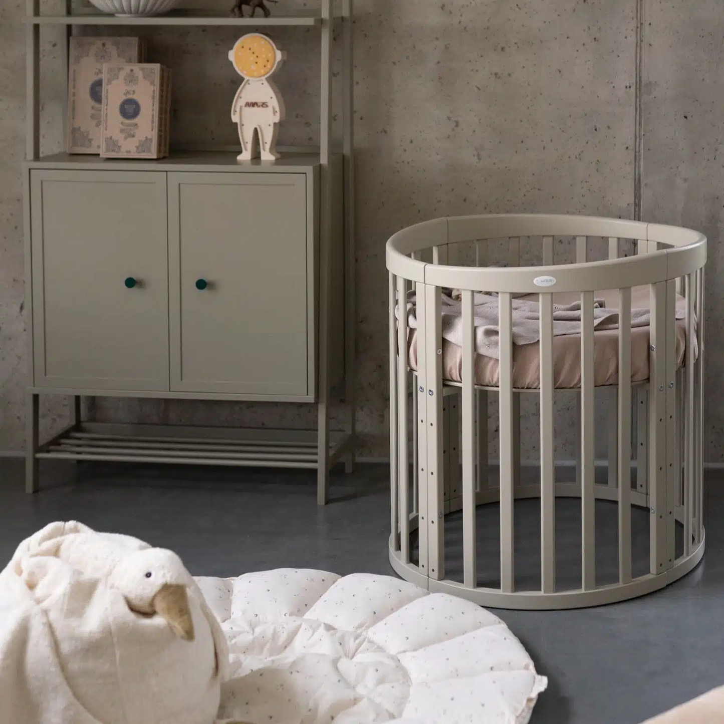 OVALES BABYBETT 7-IN-1 - WALDIN OLIVGRÜN