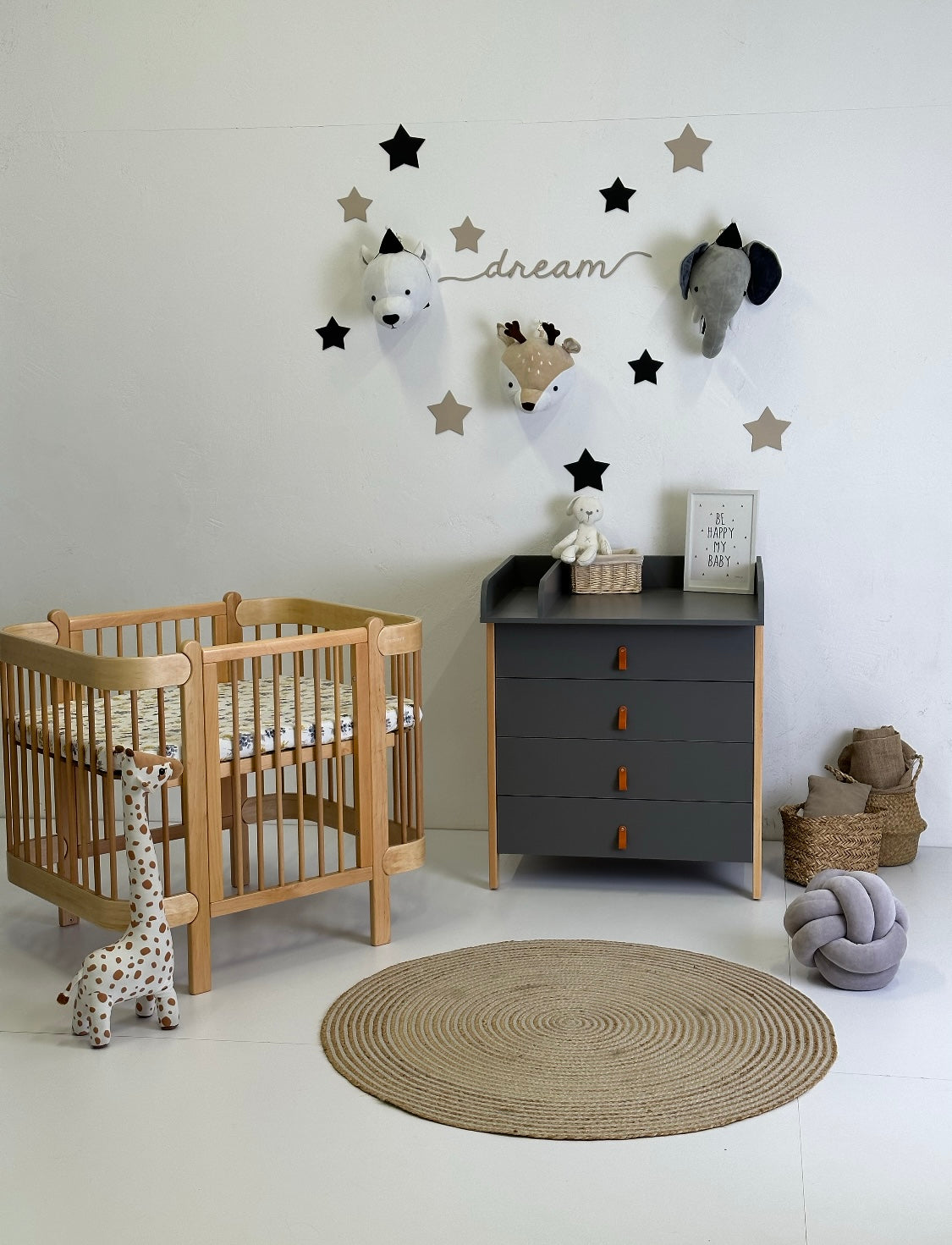 Skandinavische Kommode mit abnehmbarem Wickeltisch, Farbe: Weiß/Grau