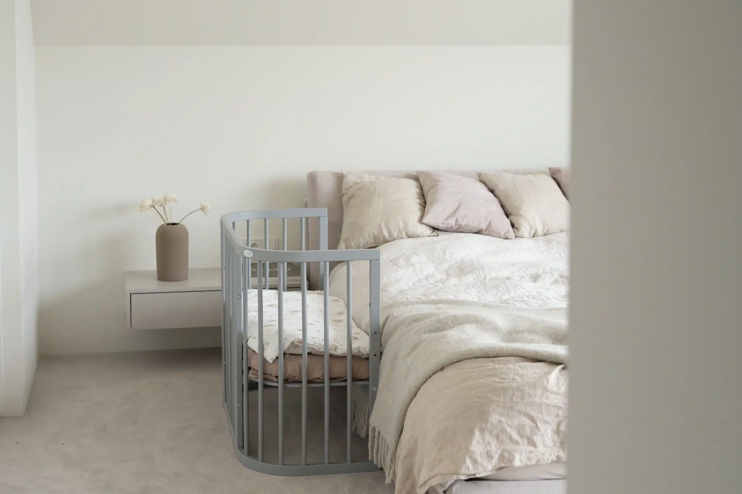 QUADRATISCHES BABYBETT - WALDIN GRAU