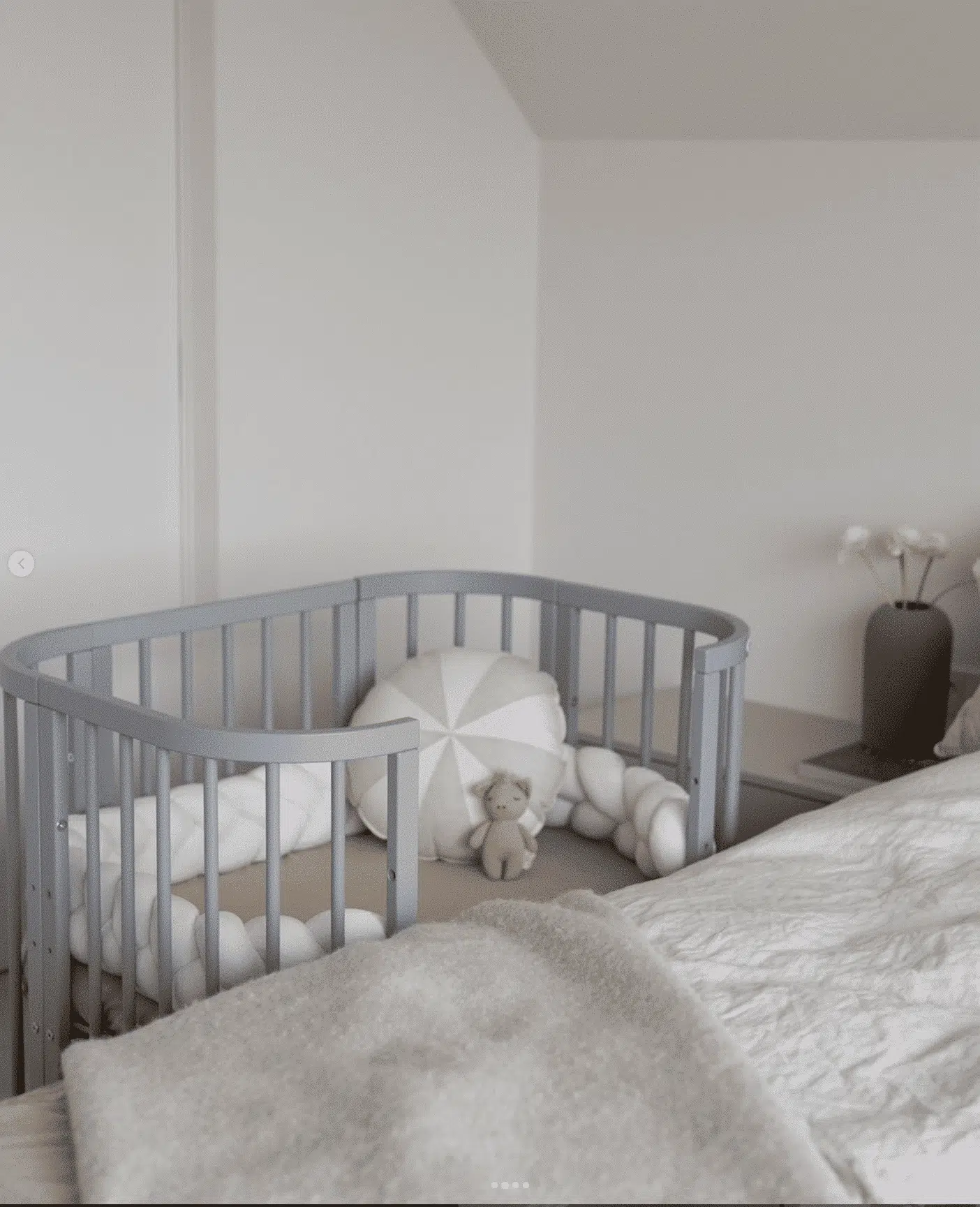 QUADRATISCHES BABYBETT - WALDIN GRAU
