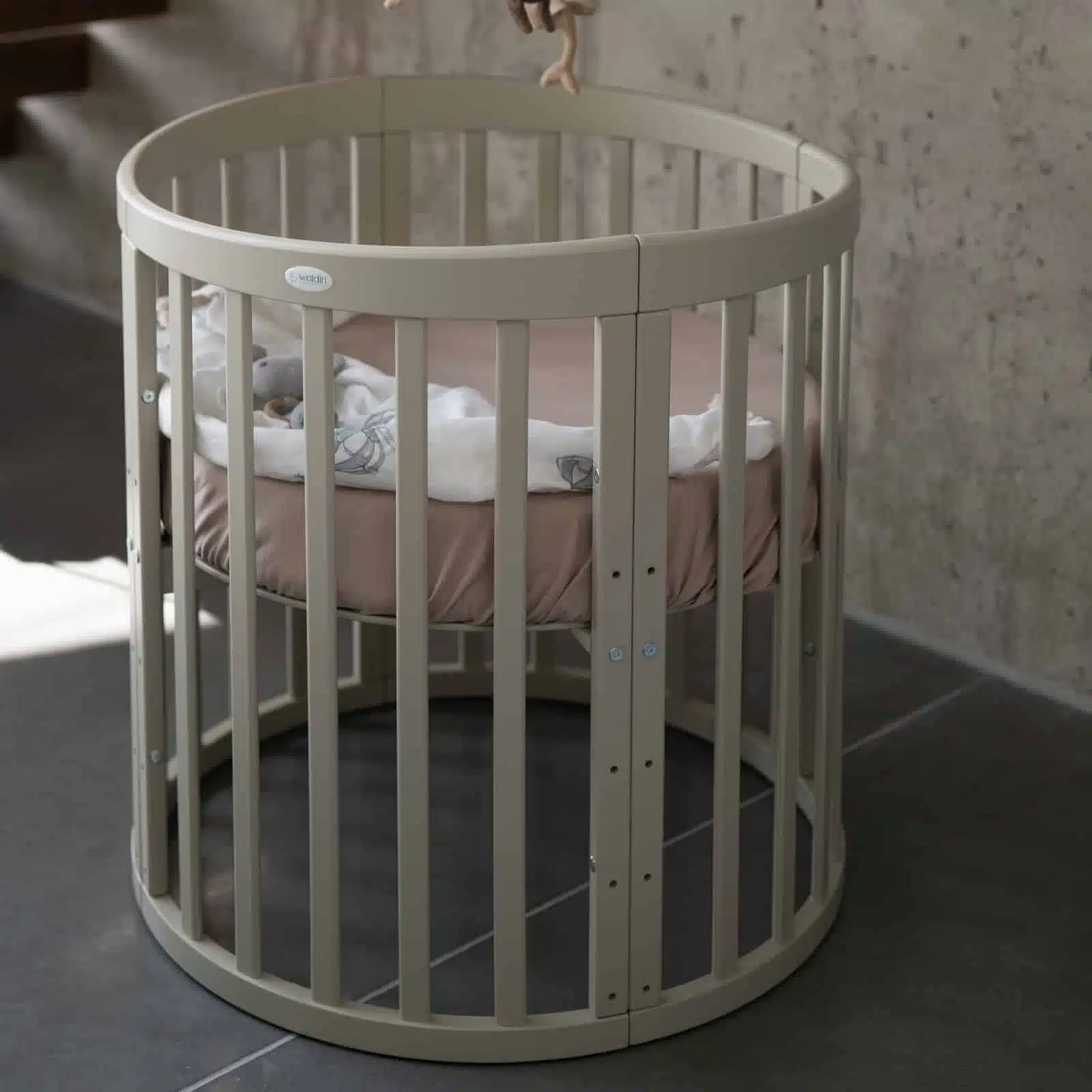 OVALES BABYBETT 7-IN-1 - WALDIN OLIVGRÜN