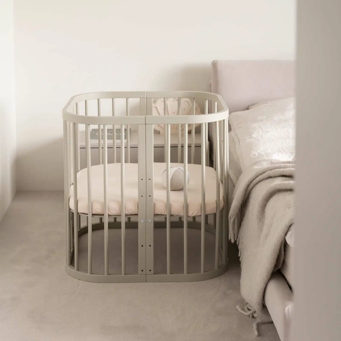 QUADRATISCHES BABYBETT - WALDIN OLIVGRÜN