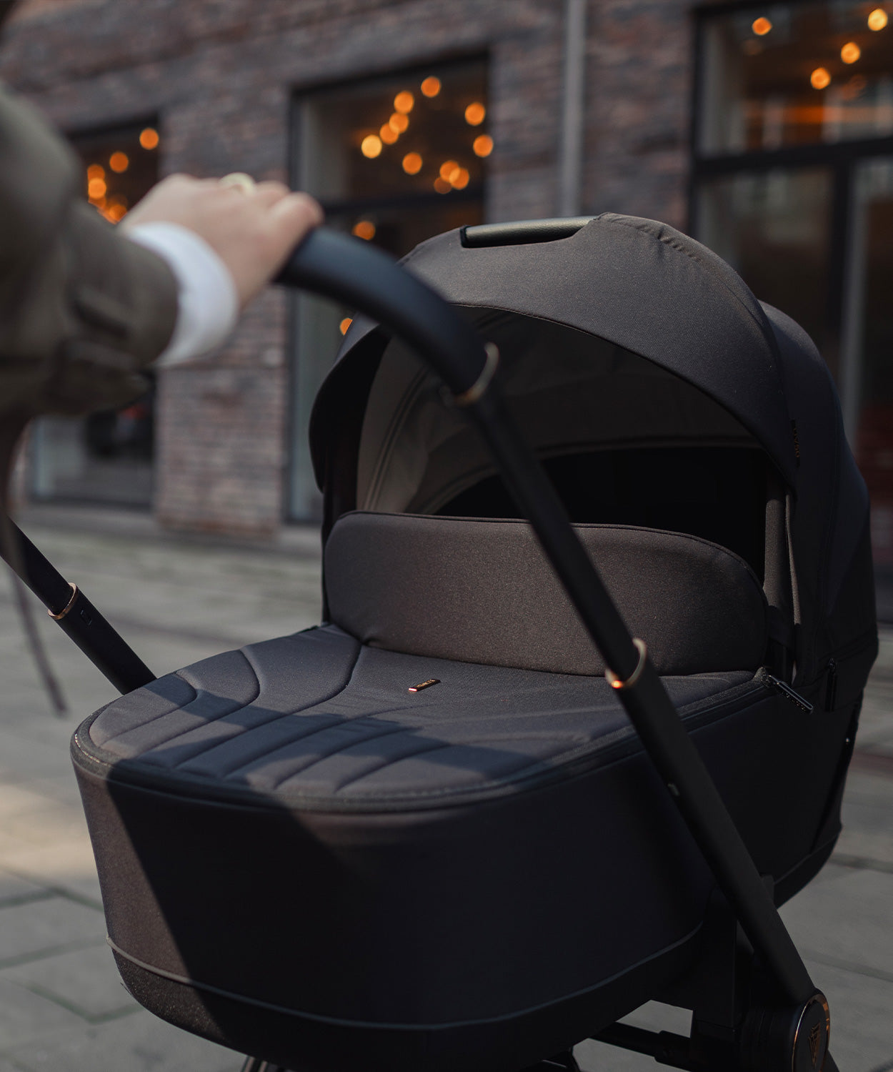 VENICCI CLARO „NOIR“ - 4-in-1 Kinderwagen + 360Grad ISOFIX STATION