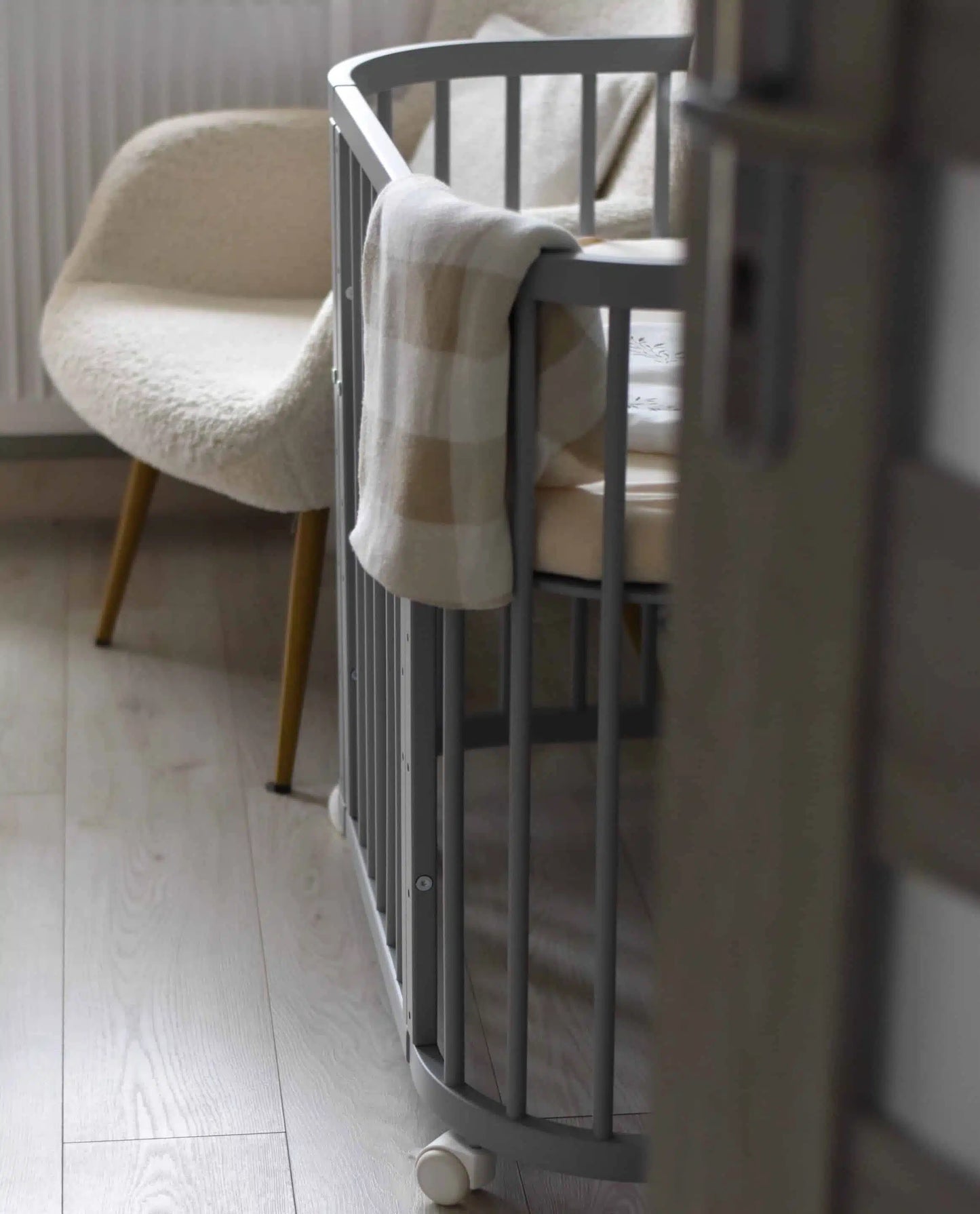 QUADRATISCHES BABYBETT - WALDIN GRAU