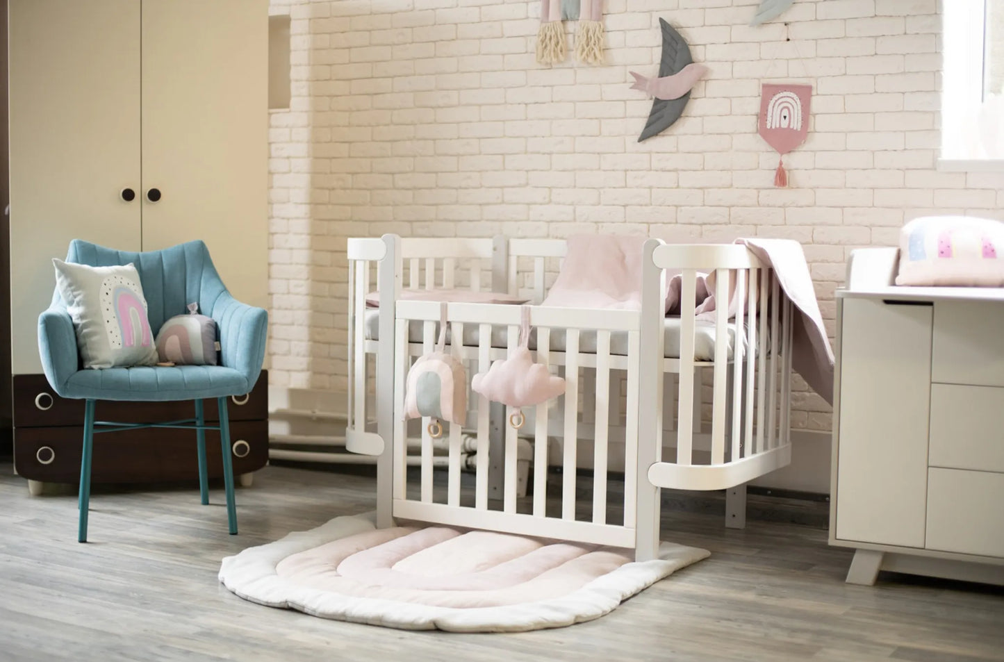 Veres Monaco Kinderzimmer / Möbelset / Babyzimmer (Babybett, Wickelkommode, Schrank) - Weiß Grau