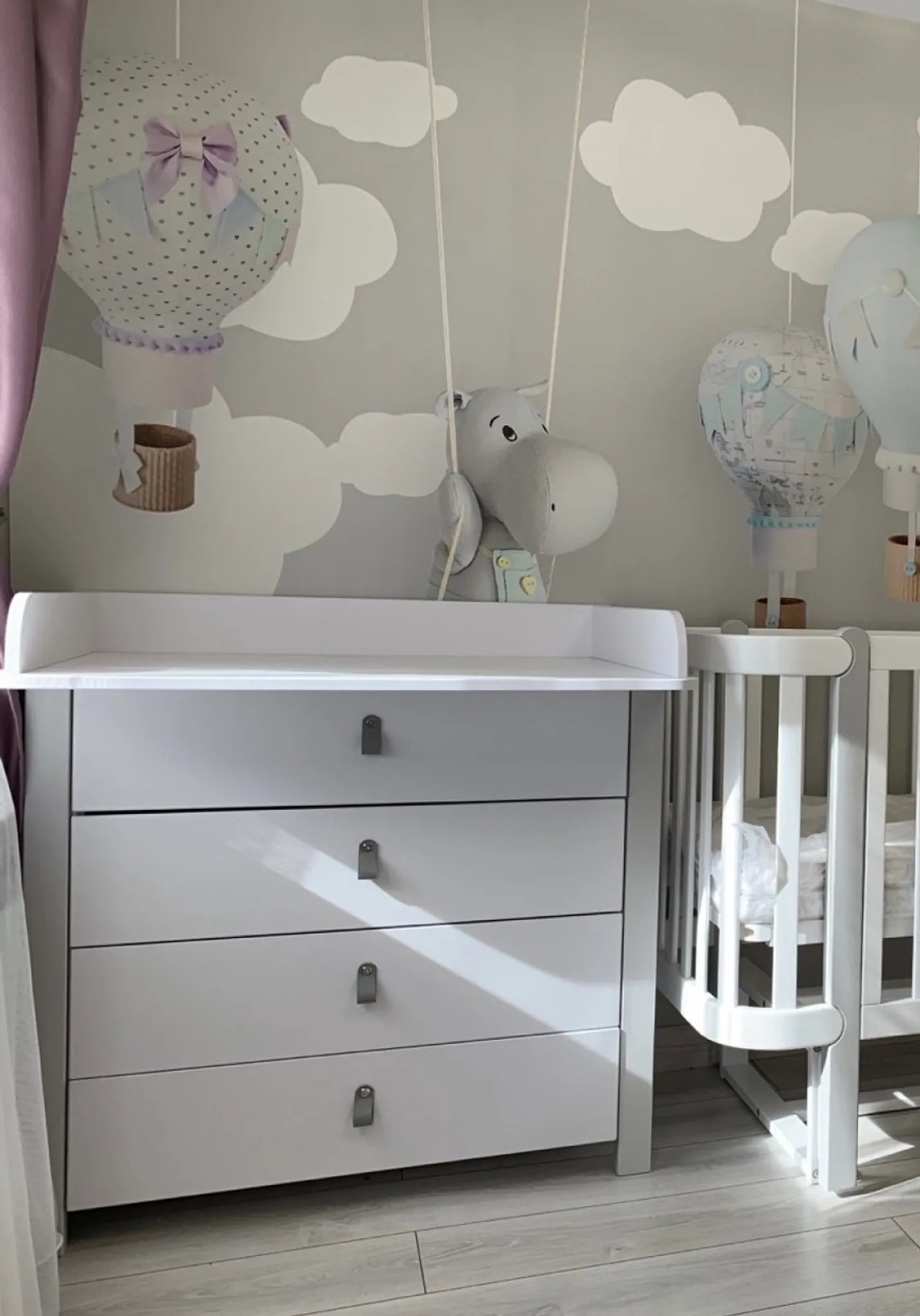 Veres Monaco Kinderzimmer / Möbelset / Babyzimmer (Babybett, Wickelkommode, Schrank) - Weiß Grau