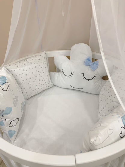 Ein Sideboard aus quadratischen Kissen