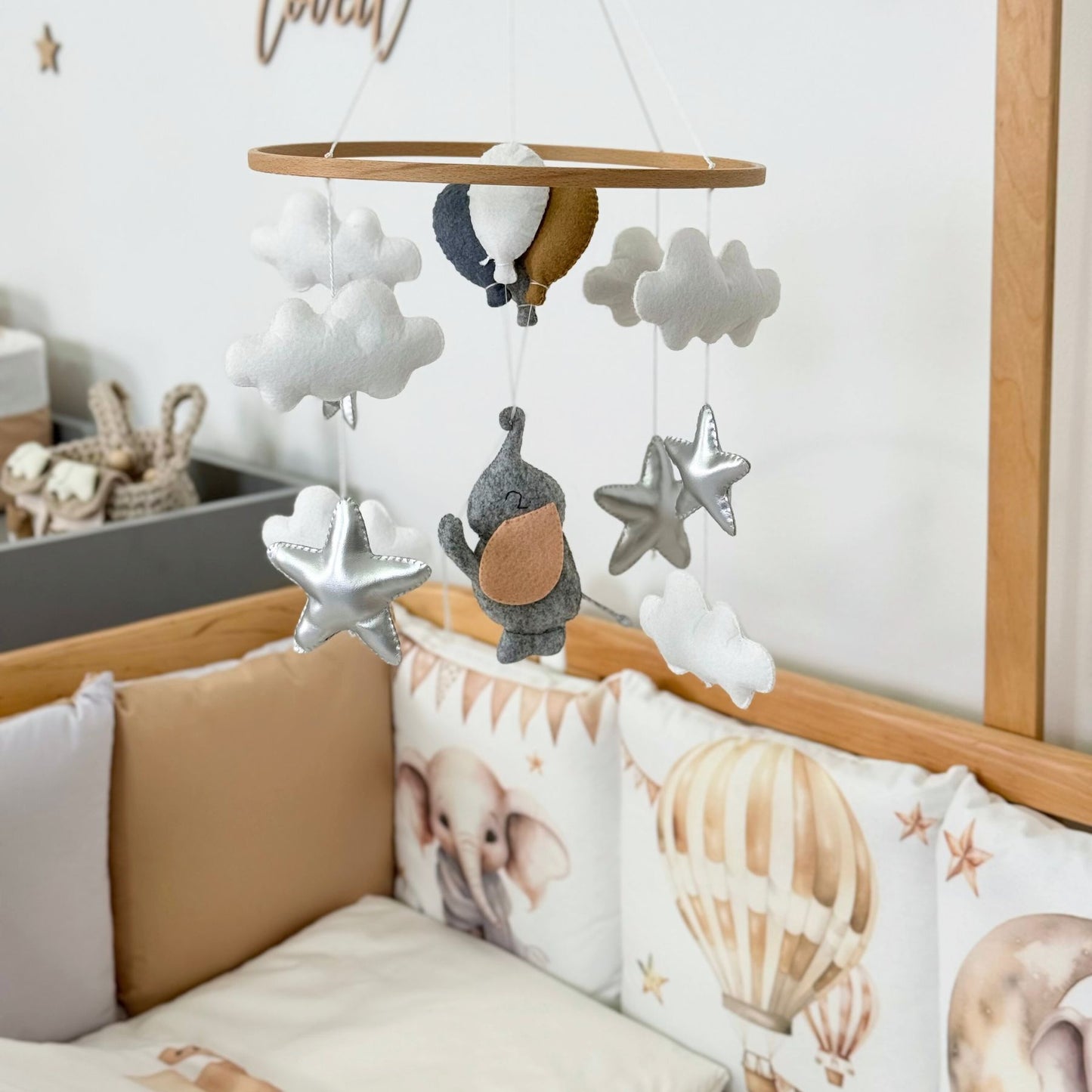 Handynummer 1 „Graues Elefantenbaby mit Hoden“