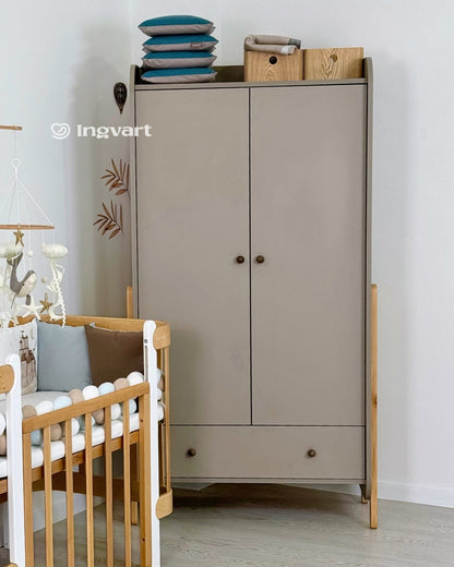 Kleiderschrank Nika, 2-türig, kühles Beige + Naturfarbe