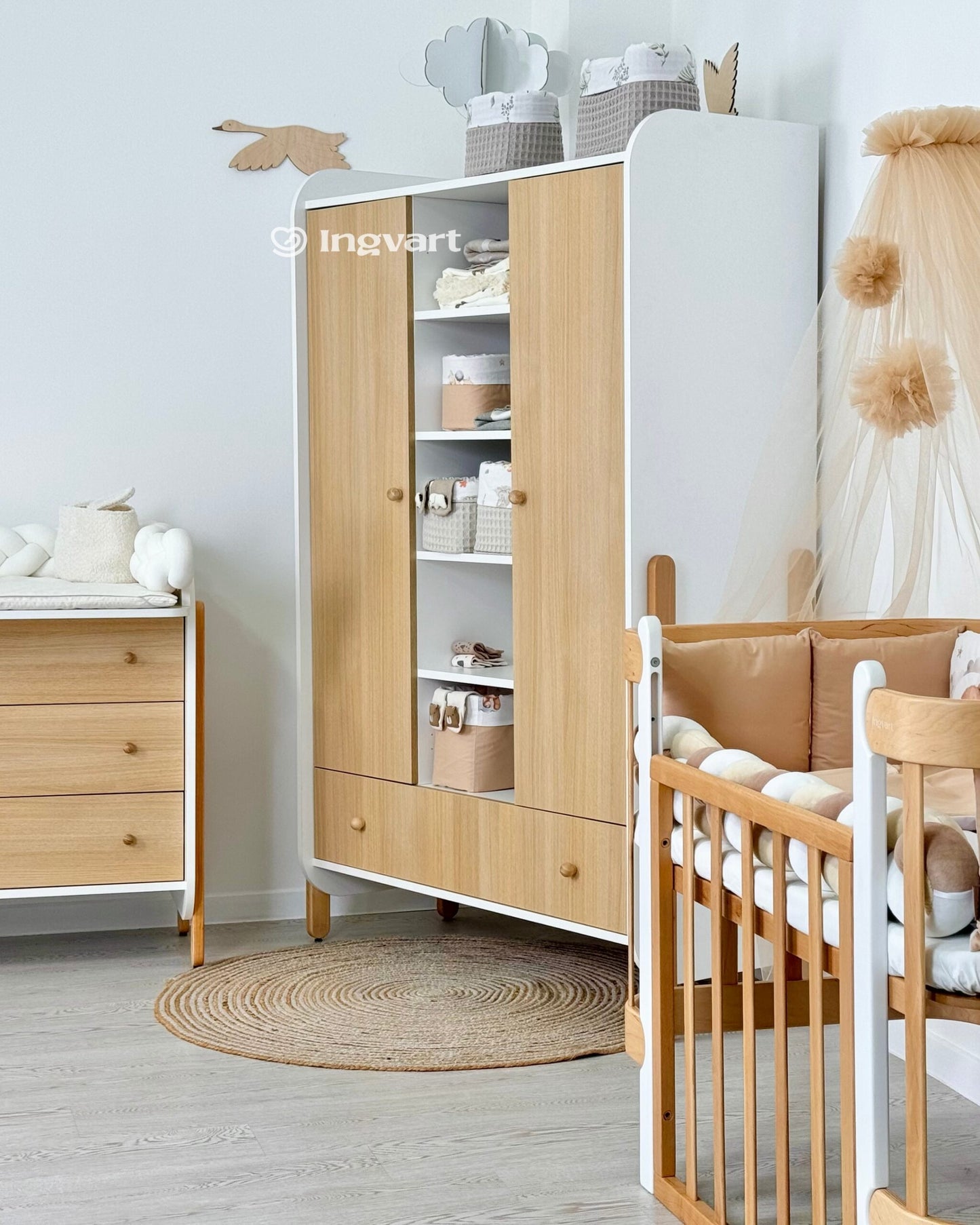 Nika 3-türiger Kleiderschrank, weiß-naturfarben