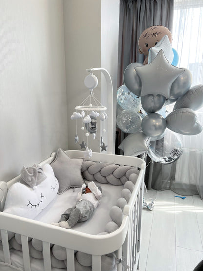 Nika Holzbaldachin und Spielzeughalter