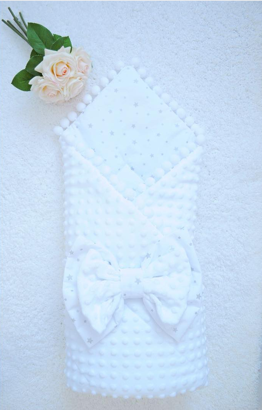 Weiß kariert mit weißen Pompons und weißer Baumwolle