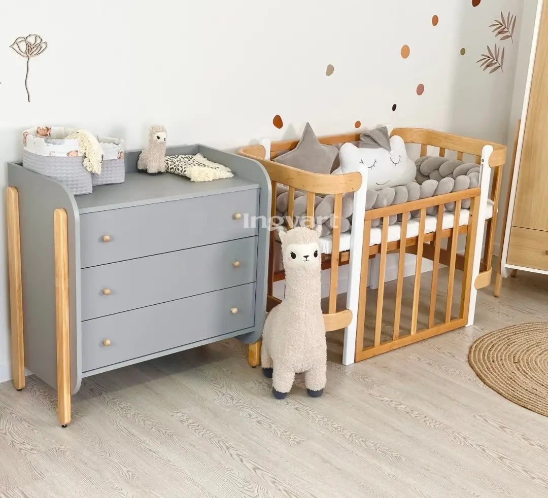 Kommode/Speisekammer Nika (Unterteil und Fronten farbig) Farbe: Unterteil und Fronten weiß