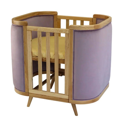 Boho-Verwandlungsbett mit glattem Bezug und beweglicher Wand