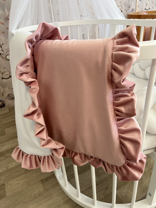 Blanket &amp; cushion filled with velour